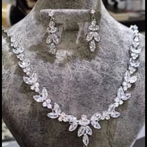 Necklace set Cubic Zarconi brand new - Picture 3 of 3